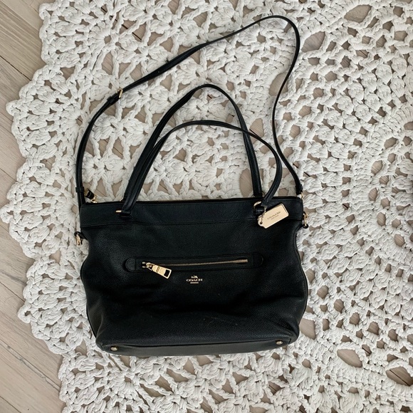Coach Black Leather Shoulder bag with AdjustableStraps - Picture 13 of 17